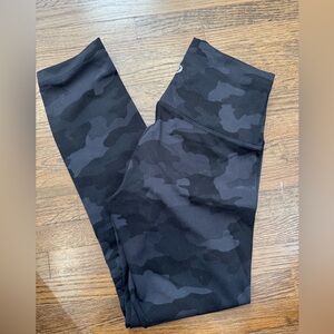 Lululemon Athletica Black Camouflage Leggings size 4